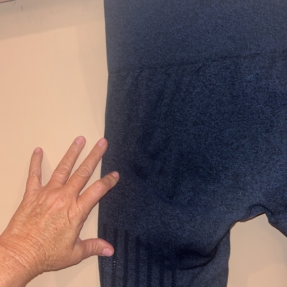 Navy Blue textured leggings / yoga pants with decorative openings size medium - Picture 6 of 9
